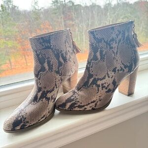 Elegant Snakeskin Patterned Heeled Boots
